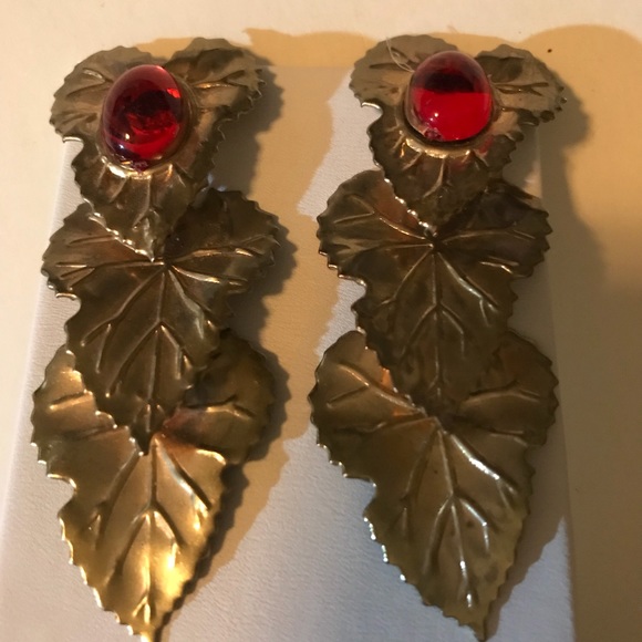 Vintage Jewelry - VTG 3 TIER HAMMERED METAL EARRINGS